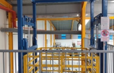 KẾT CẤU THANG NÂNG THỦY LỰC: TÌM HIỂU VỀ CÔNG NGHỆ NÂNG HẠ HIỆU QUẢ TRONG NGÀNH CÔNG NGHIỆP